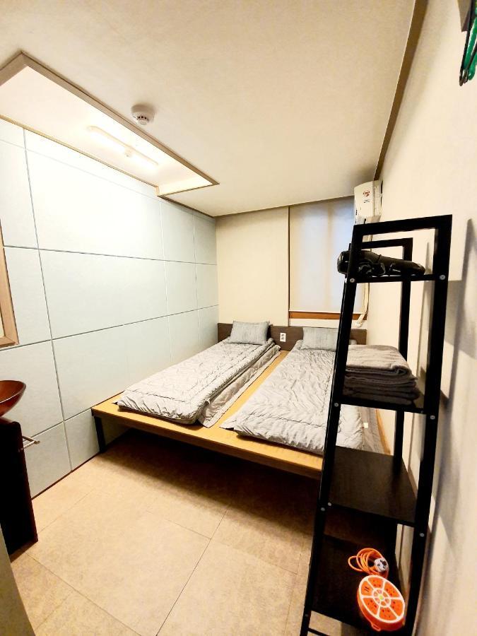 Twin Panda Guesthouse Сеул Екстериор снимка