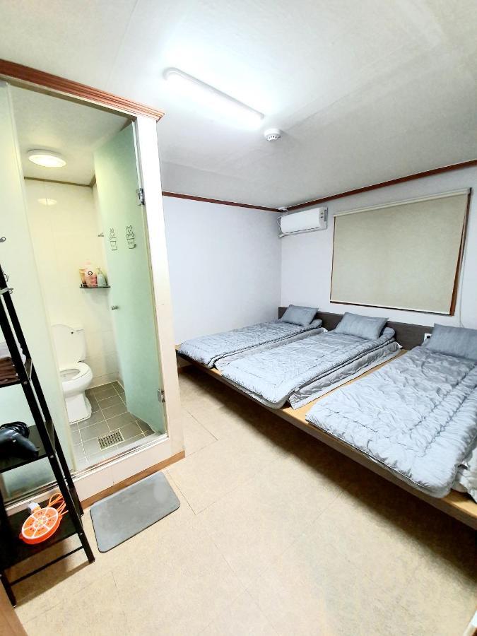 Twin Panda Guesthouse Сеул Екстериор снимка