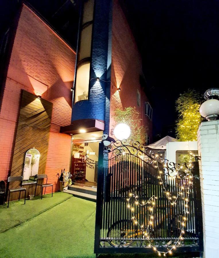 Twin Panda Guesthouse Сеул Екстериор снимка